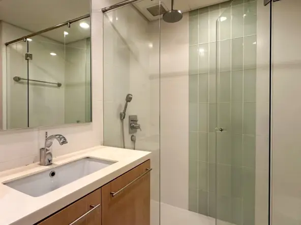 The Sail @ Marina Bay 1 Bedroom Bathroom Pictures