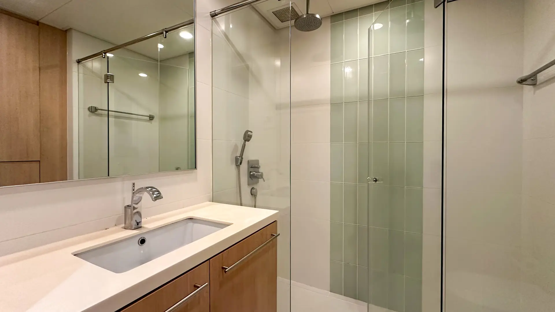 The Sail @ Marina Bay 1 Bedroom Bathroom Pictures